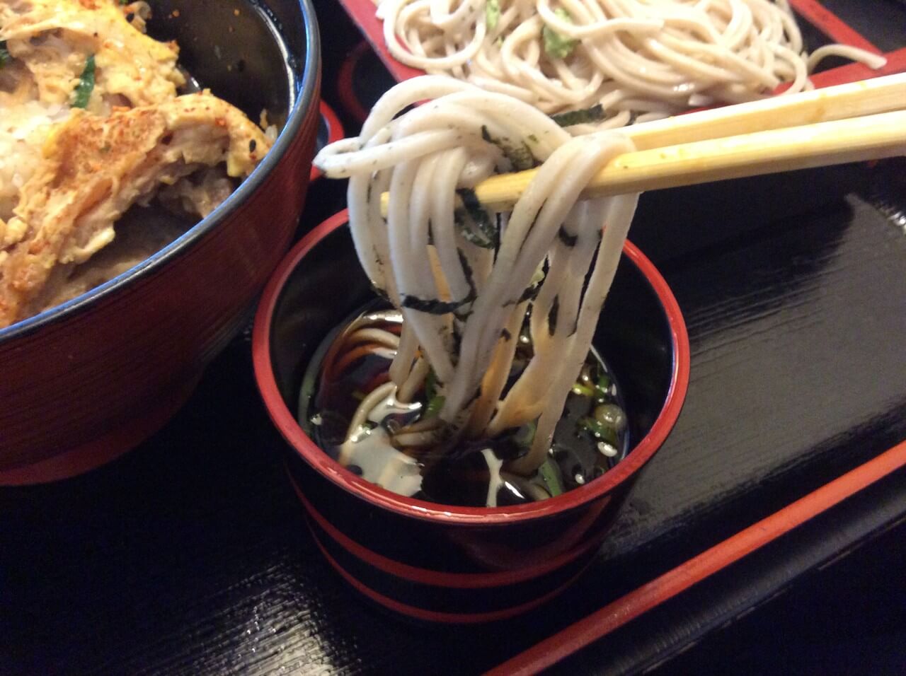 高槻市の老舗「美ね吉」はランチにコーヒ付きのうどんと蕎麦のお店