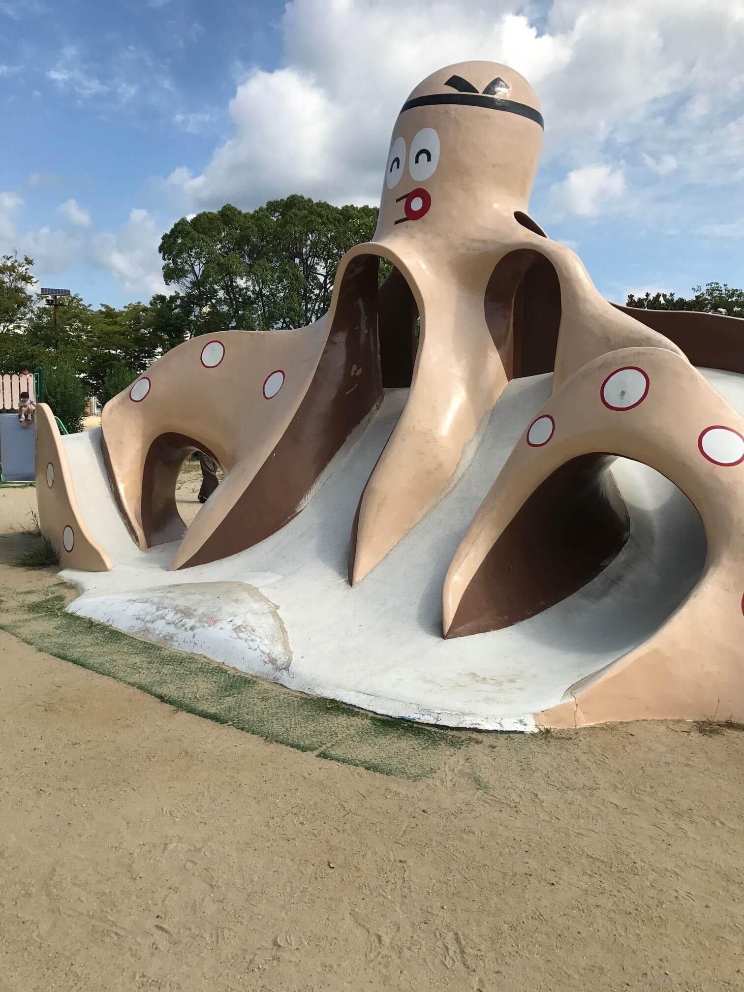 高槻市の壮大なタコが鎮座する大きな城跡公園の近況を説明するよ みんなのじもと