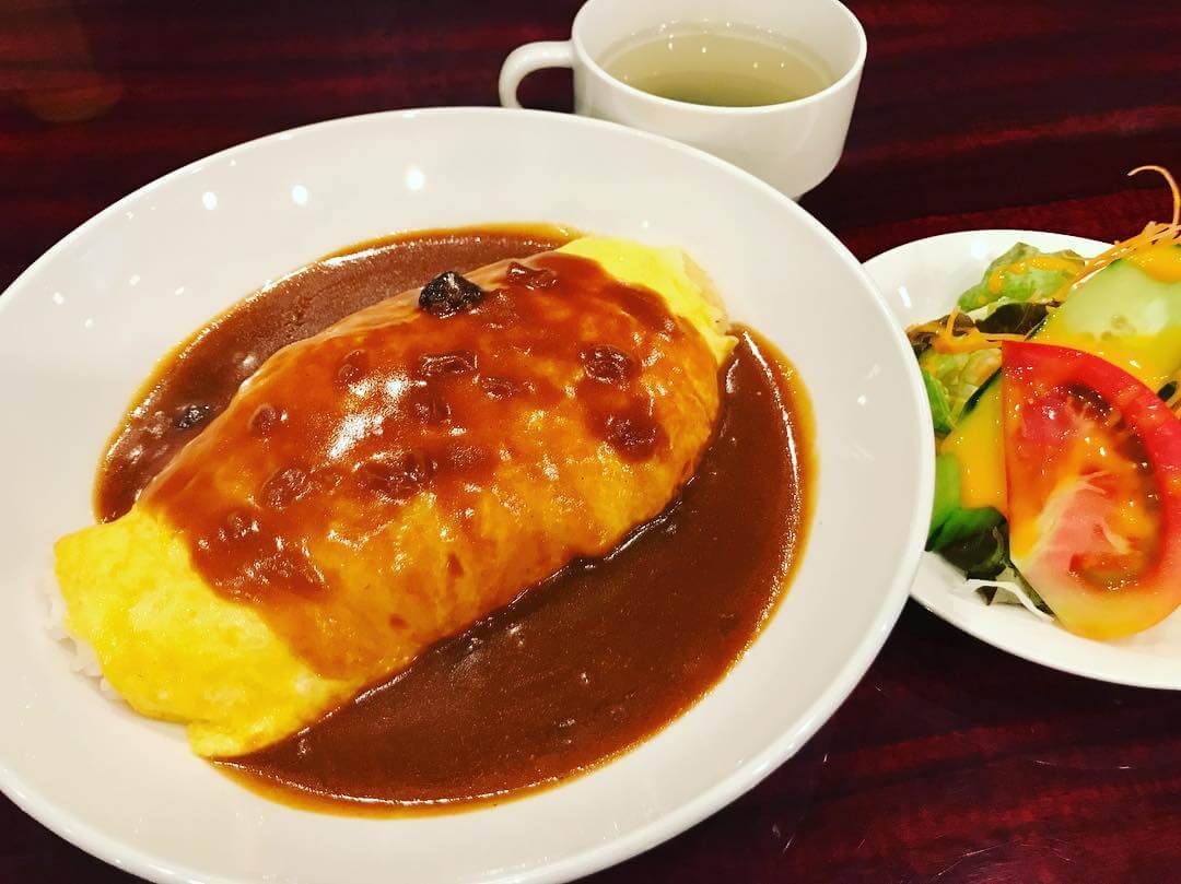 梅田ど真ん中「喫茶AI」は競馬中継が流れる昭和レトロな空間の喫茶店