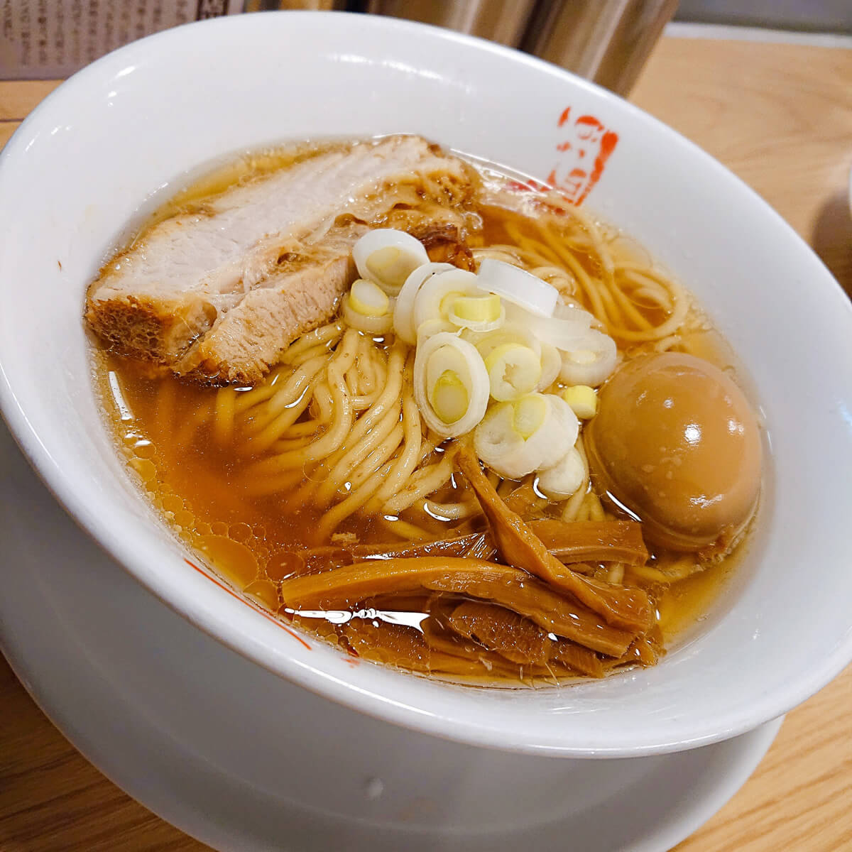 西中島南方「人類みな麺類」は魚貝ベースの行列に並ぶ価値あるラーメン
