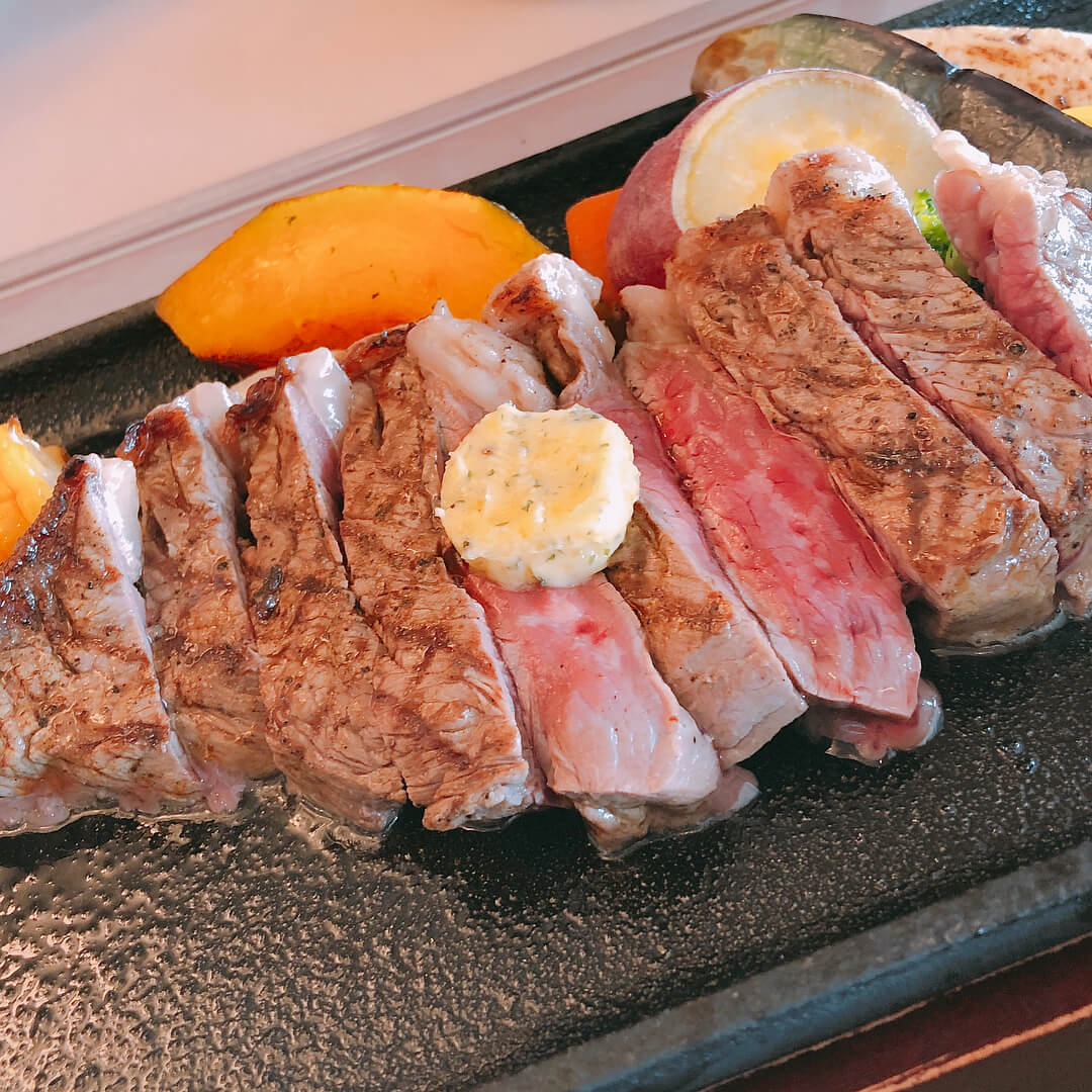サンヒル柏原の「柏原大食堂」で松坂牛と柏原産ぶどうスイーツを堪能