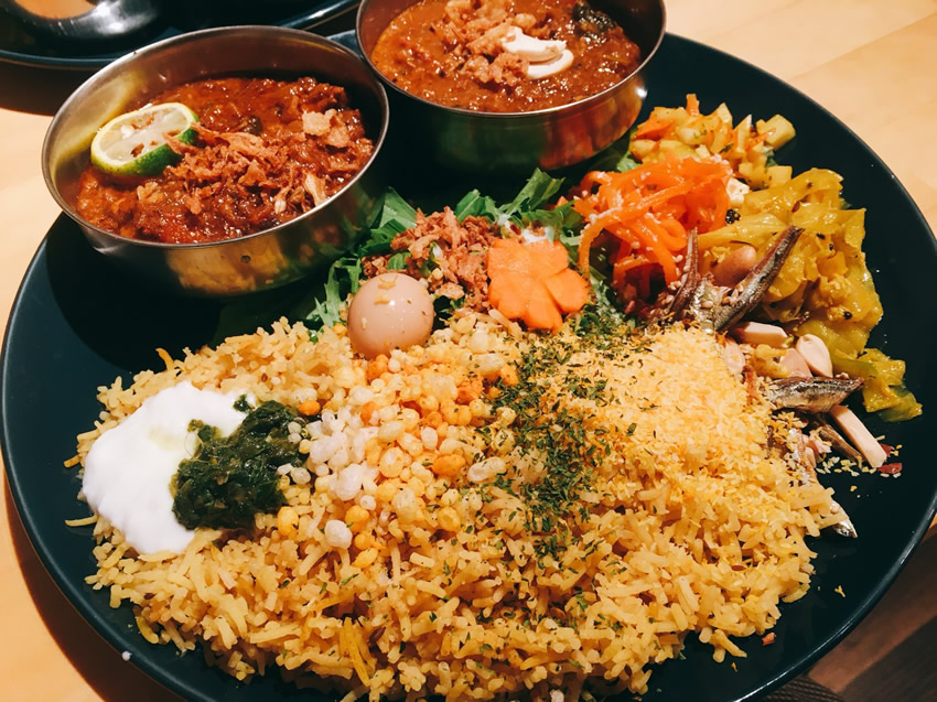 中崎町「サムヤ」見た目抜群のあいがけカレーが絶妙なスパイスカレー