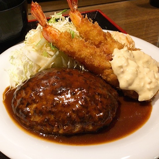 梅田で行列の洋食屋「グリル ロン」のハンバーグは世界一美味しい