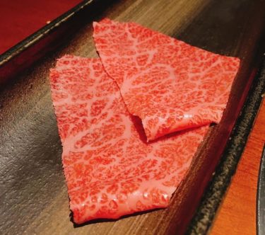世界一の焼肉「蕃YORONIKU」獲物を狙う様な職人の眼と焼きを堪能せよ