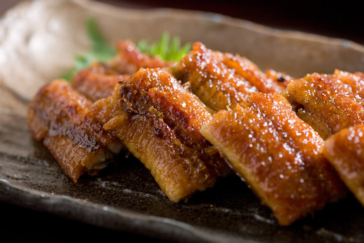 関西風うなぎの最高峰「魚伊本店」慶応三年の焼きの歴史を堪能 