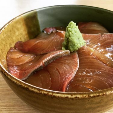 づけ丼屋桜勘は驚きのワンコインでかんぱちの漬け丼が食べれる人気店