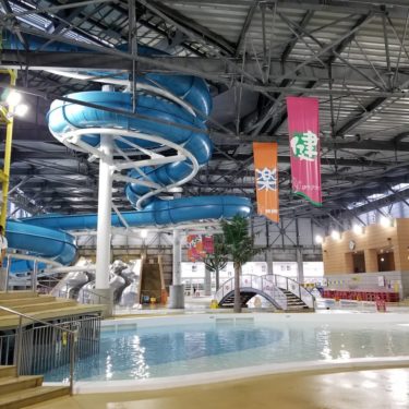 島根県「出雲ゆうプラザ」はウォータスライダー完備の人気温水プール