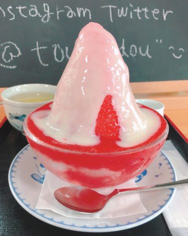 濃厚イチゴをそのまま潰した「登泉堂」のカキ氷はフレッシュそのもの