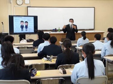 氷上西高校では丹波市の自然を再現した水族館を作る活動を行っています